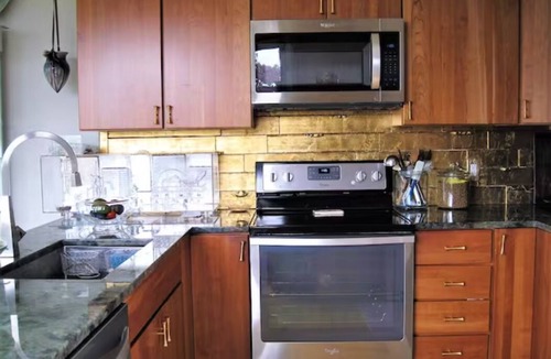 Beacon Apartment | Apartment with Expansive Views; River & Mountains Walk to Train, Main St, DIA