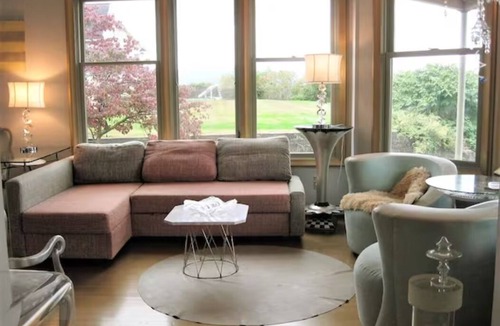 Beacon Apartment | Apartment with Expansive Views; River & Mountains Walk to Train, Main St, DIA