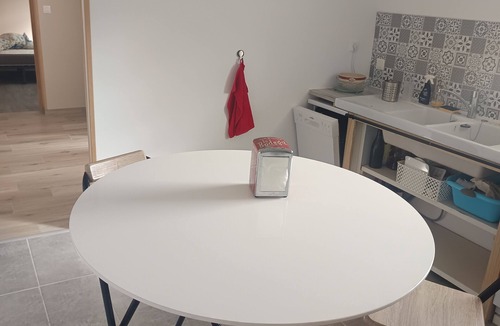 Mirebeau Apartment | Apartment with exterior