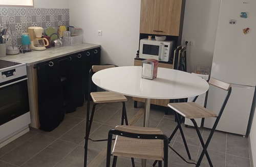 Mirebeau Apartment | Apartment with exterior