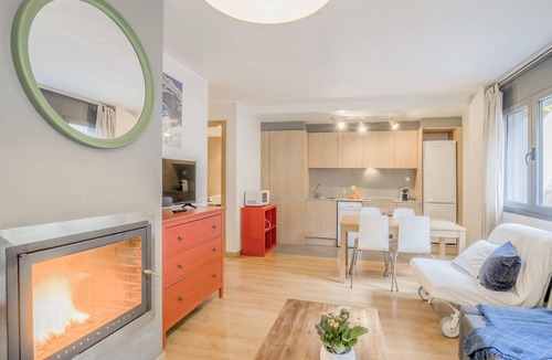 El Tarter Apartment | Apartment with fireplace close to the slopes STP15