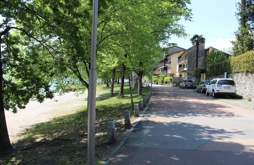 Minusio Apartment | Apartment with flowered terrace, close to the lake
