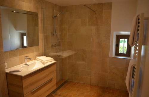 Aix-en-Provence House | Apartment with garden and pool in a Provencal farmhouse