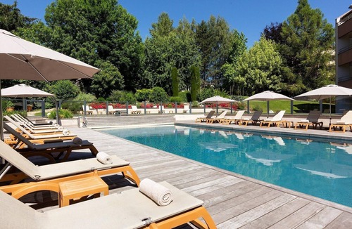 Ferney-Voltaire Apartment | Apartment with pool/park view