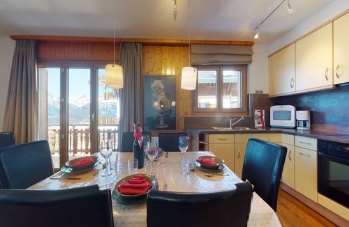Nendaz Apartment | Apartment with front balcony