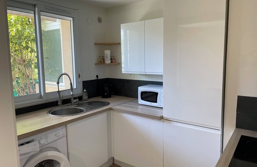 Castelnau-le-Lez Apartment | Apartment with garden and jacuzzi!