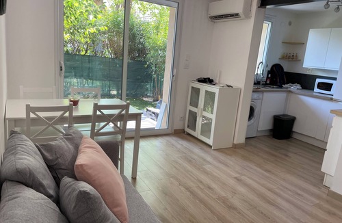 Castelnau-le-Lez Apartment | Apartment with garden and jacuzzi!