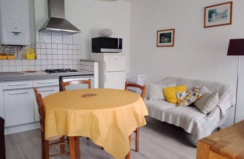 Bagneres-de-Luchon Apartment | Apartment with garden view Special curist rate