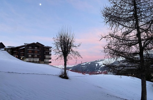 Montalbert Apartment | Apartment with large terrace on the ground floor Ski in, Ski out - Cosy and Industrial