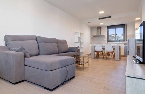 Torredembarra Apartment | Apartment with pool and parking 2min beach