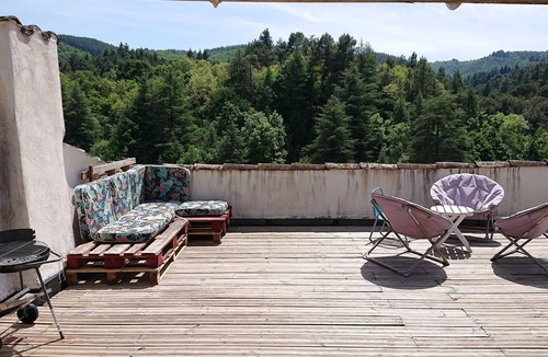 Lasalle Apartment | Apartment with panoramic terrace and river access