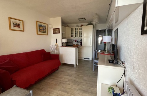 Plage de la Garonnette Apartment | Apartment with pool and sea view