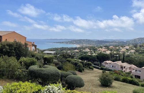 Plage de la Garonnette Apartment | Apartment with pool and sea view