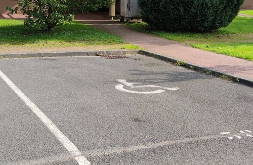 Equemauville Apartment | Apartment with pool near Honfleur