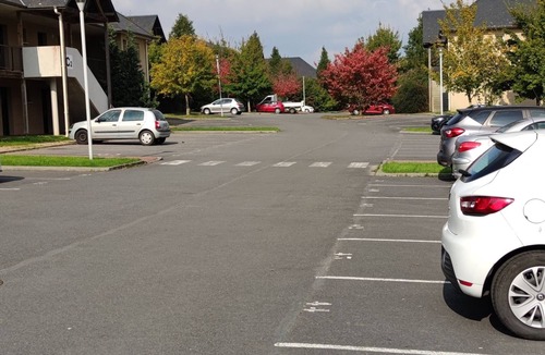 Equemauville Apartment | Apartment with pool near Honfleur