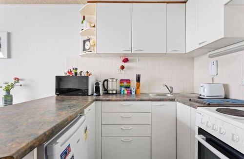 Manly Apartment | Apartment with Pool Access, a minute to the Beach