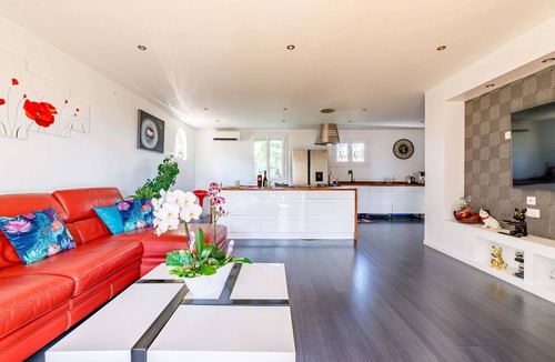 Taradeau Apartment | Apartment with pool and garden