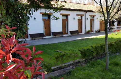 Alsasua Apartment | Apartment with Pool, Barbecue, and Shared Garden in Alsasua
