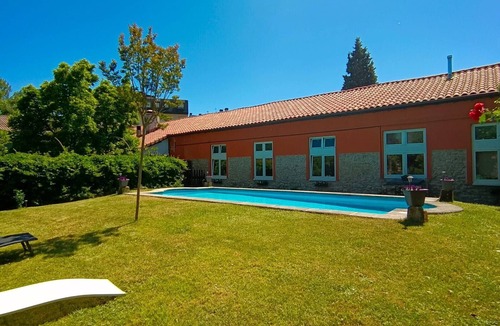 Alsasua Apartment | Apartment with Pool, Barbecue, and Shared Garden in Alsasua