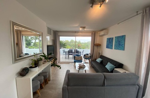 La Pompignane Apartment | Apartment with Pool and Terrace in Montpellier
