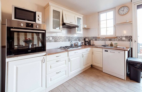 Bucheres Apartment | Apartment with Pool + garden + parking