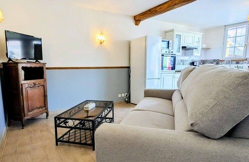 Bucheres Apartment | Apartment with Pool + garden + parking