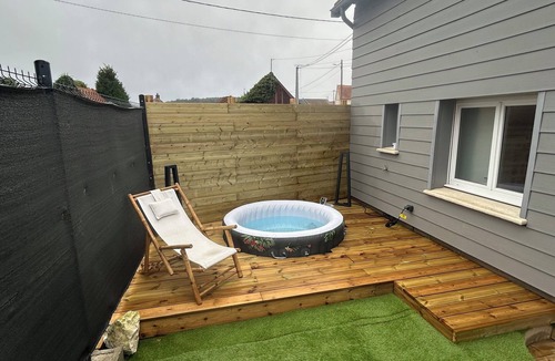 Cottenchy Apartment | Apartment with private spa