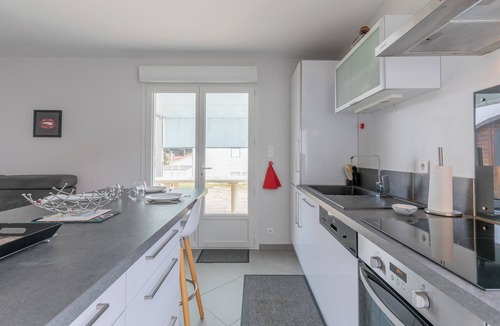 Mimizan-Plage Apartment | Apartment with Private Terrace & Shared Garden