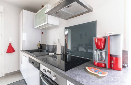 Mimizan-Plage Apartment | Apartment with Private Terrace & Shared Garden