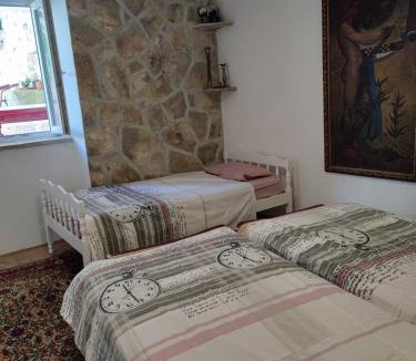Milna (Brac) Apartment | Apartment with quiet yard and garden