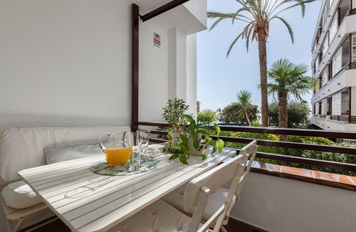 Canet de Mar Apartment | Apartment with Sea View, Shared Saltwater Pool, and Wi-Fi