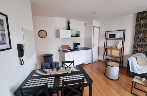 Ploumagoar Apartment | Apartment with Secure Parking