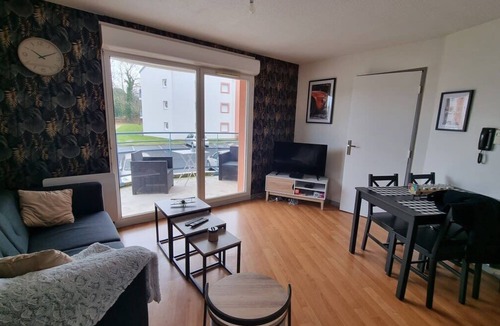 Ploumagoar Apartment | Apartment with Secure Parking