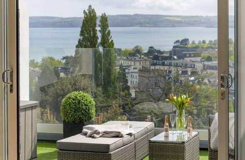 Torquay Apartment | Apartment with Stunning Sea Views, Private Parking