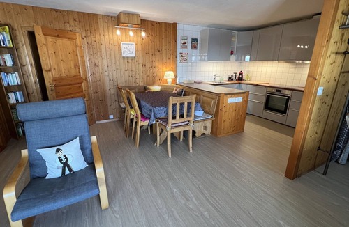 Leysin Apartment | Apartment with stunning view and garden.