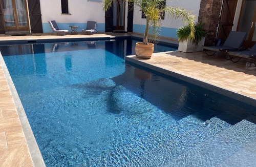 La Crau Apartment | Apartment with swimming pool view