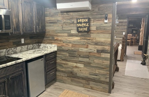 Rockaway Beach Apartment | Apartment with Terrace and Fireplace