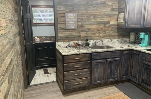 Rockaway Beach Apartment | Apartment with Terrace and Fireplace