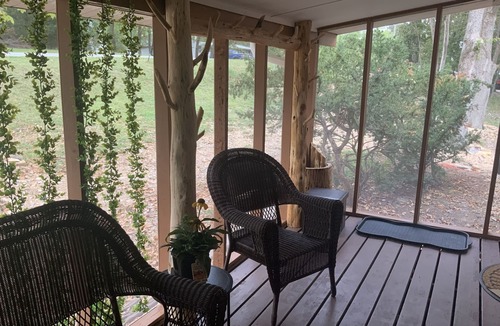 Rockaway Beach Apartment | Apartment with Terrace and Fireplace