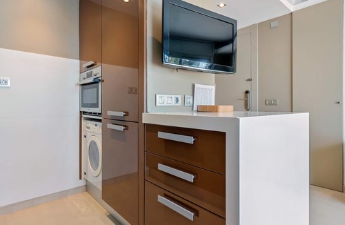 Torredembarra Apartment | Apartment with terrace facing beach and near train