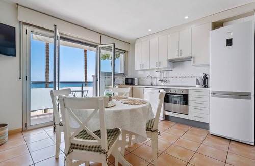 Torredembarra Apartment | Apartment with terrace and frontal sea views