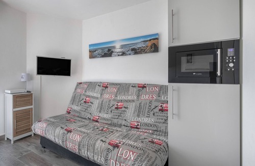 Saint-Marc-sur-Mer Apartment | Apartment with terrace and sea view - 30m from the beach
