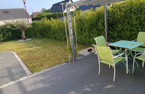Bosc-le-Hard Apartment | Apartment with terrace and garden
