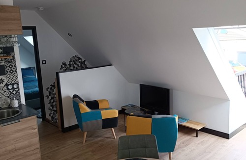 Bosc-le-Hard Apartment | Apartment with terrace and garden