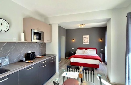 Sainte-Tulle Apartment | Apartment with Terrace