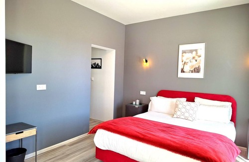 Sainte-Tulle Apartment | Apartment with Terrace