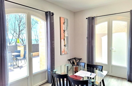 Sainte-Tulle Apartment | Apartment with Terrace