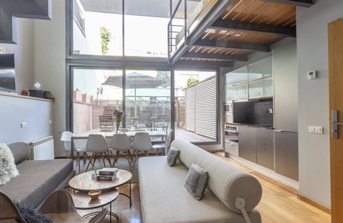 la Vila de Gracia Apartment | Apartment with terrace and pool, for 10