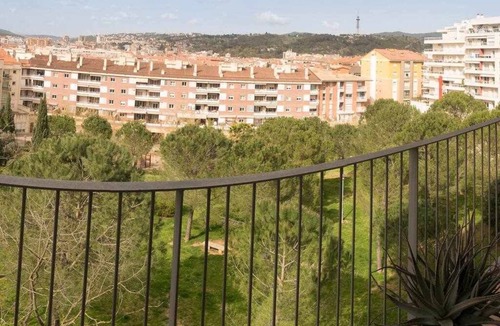 Girona Apartment | Apartment with terrace and private parking, Girona