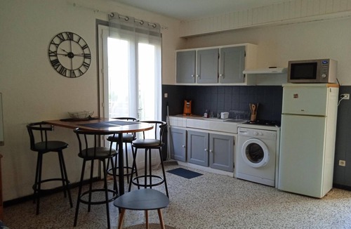 Gignac Apartment | Apartment with terrace and garden.